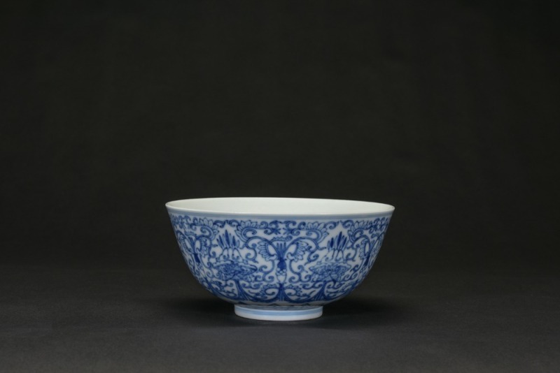 A Blue And White &lsquo;Floral Scroll&rsquo; Bowl