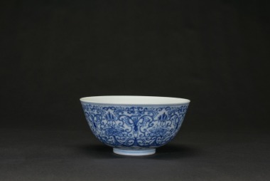 A Blue And White &lsquo;Floral Scroll&rsquo; Bowl