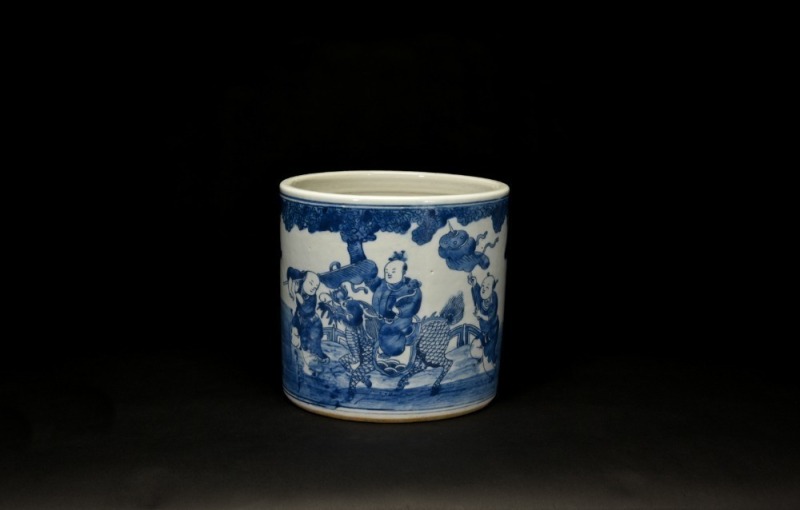 A Chinese Blue And White Porcelain Brush Pot. Late Qing