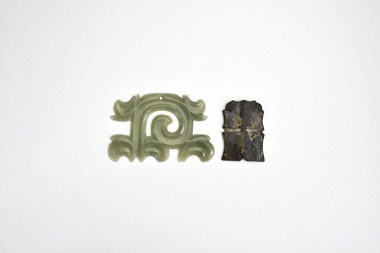 Hongshan Culture(c.4700-2900 BC)A Jade Pendant And A BlackJade Cicada (2Pcs)