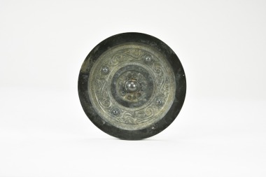 Han (206 BCE-220CE)A Bronze Mirror With Auspicious Beast Finely Cast