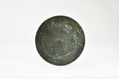 Eastern Han (AD 25&ndash;220) Bronze TLV Mirror with Divine Beasts and Inscriptions.