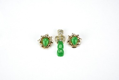 Set Of Jadeite Earrings And Pendant (3 Pcs In Total)