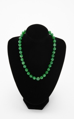 A Natural Semi-Translucent Emerald Green Jadeite Beads Mix With Omphacite Jade Beads NecklaceLate Qing Dynasty
