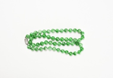 A Jadeite Beads Necklaces