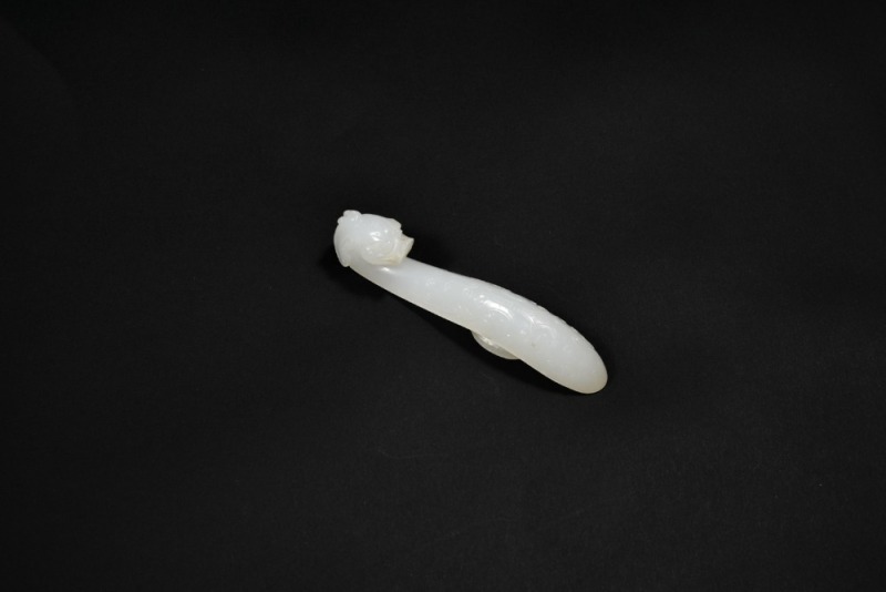 A Graceful White Jade &lsquo;Dragon&rsquo; Ruyi Belt Hook, Qing Dynasty, 18th&ndash;19th Century