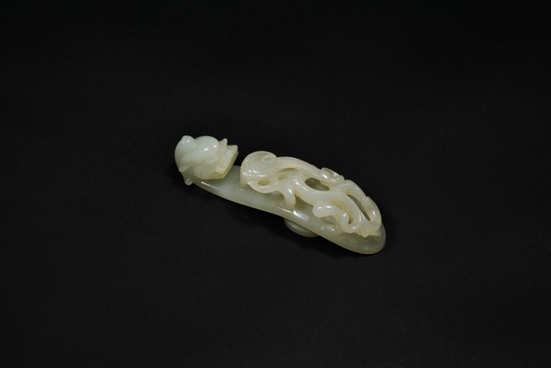 A White Jade &lsquo;Dragon&rsquo; Belt Hook, Qianlong Period (18th Century)