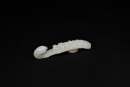 White Jade Belt Hook with Phoenix-Head Terminal and Floral Motif, 18th&ndash;19th Century - 6