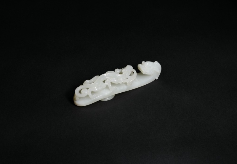 A Fine White Jade Belt Hook with Dragon Head and Chilong DesignQing Dynasty, 18th&ndash;19th Century