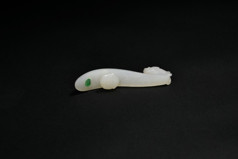 Finely Carved White Jade &lsquo;Dragon&rsquo; Belt Hook, Qianlong Period, 18th Century