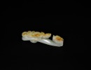 A Finely Carved White Jade Belt Hook with Russet Inclusions and Chilong Design, Qianlong Period (1736&ndash;1795) - 3