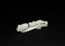A Fine White Jade Belt Hook with Russet Inclusions and Chilong Design, the Button Carved with Floral Motif, Qing Dynasty, 18th&ndash;19th Century - 3