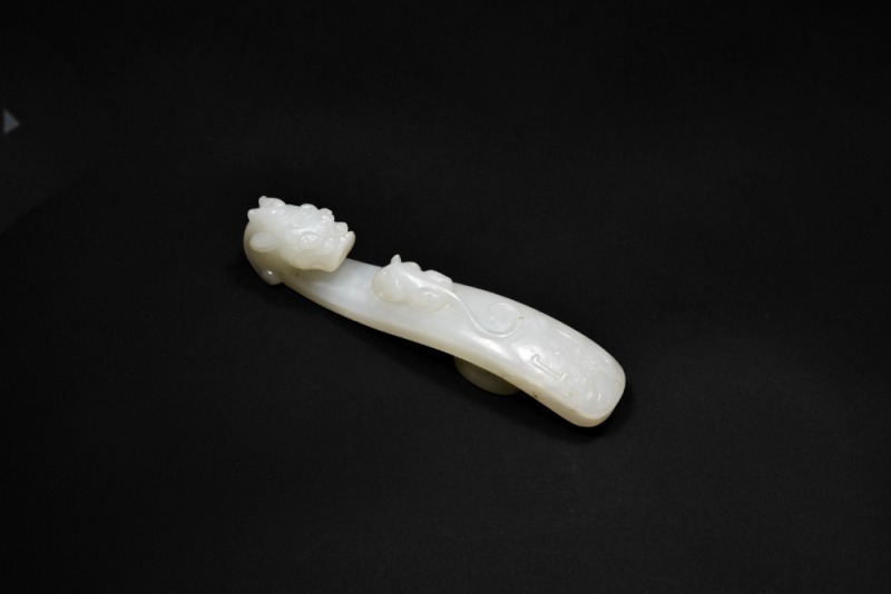 A White Jade Belt Hook with Dragon Head and Mouse Motif, Qing Dynasty, 18th&ndash;19th Century