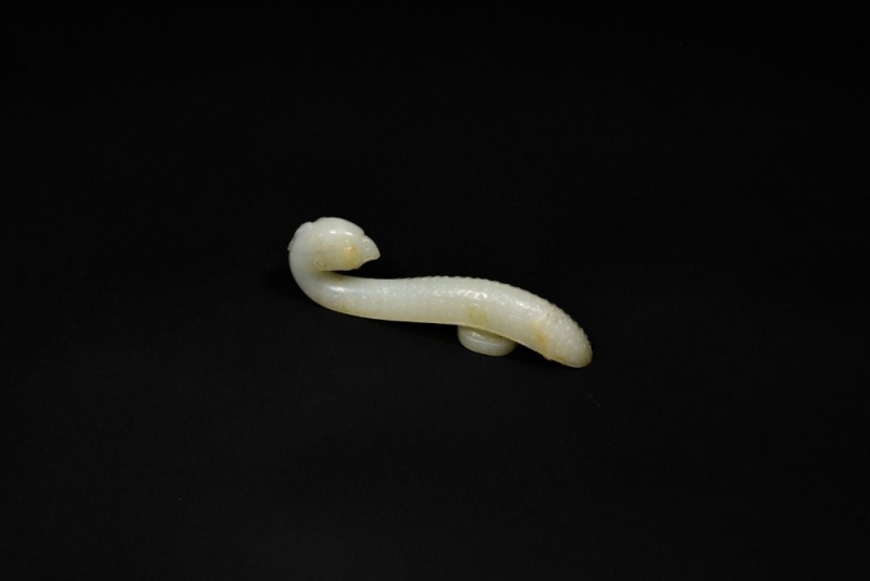 A Fine White and Yellow Jade Belt Hook with Phoenix Head and Ruyi-Cloud Design, Qianlong Period (1736&ndash;1795)