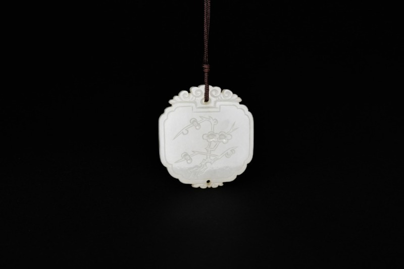 A White Jade Pendant Carved with Plum Blossoms and the Characters &ldquo;Chang Shou,&rdquo; Qing Dynasty (18th&ndash;19th Century)