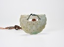 An Icy Jadeite &lsquo; Yi Jie Mei Shou&rsquo; with Chi Dragons Pendant, Late Qing to Republic Period (late 19th&ndash;early 20th century) - 3