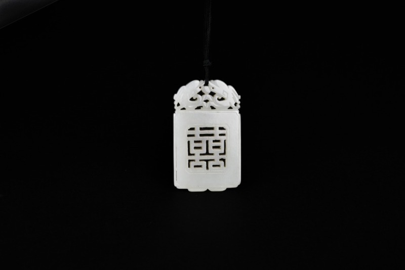 A White Jade Openwork Pendant Carved with Chi Dragons and &lsquo;Double Happiness&rsquo; Motif, Qing Dynasty (18th&ndash;19th Century)