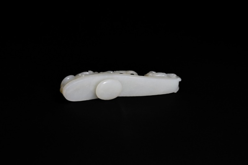 A Fine White Jade Belt Hook with Dragon Head and Chilong DesignQing Dynasty, 18th&ndash;19th Century