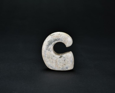 A Rare Archaic Jade Hook-Shaped Pendant, Neolithic Period, circa 3000&ndash;2000 BCE