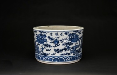 A Large Blue and White &lsquo;Two Dragons Pursuing a Flaming Pearl&rsquo; Jar with &ldquo;Chunxi Tang&rdquo; Hall Mark, Qing Dynasty, 18th&ndash;19th Century