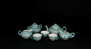 Turquoise-Ground Famille-Rose 7 Peice Tea Set (Guangxu Marks) Late Qing&ndash;Republic