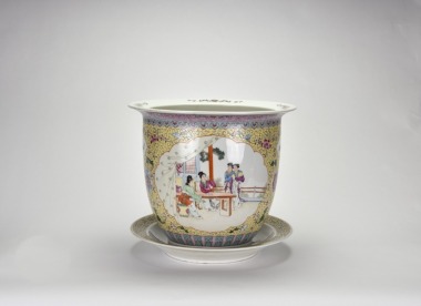 A Fine Famille-Rose &lsquo;Ladies in a Garden&rsquo; Planter with Original StandBearing a Four-Character.