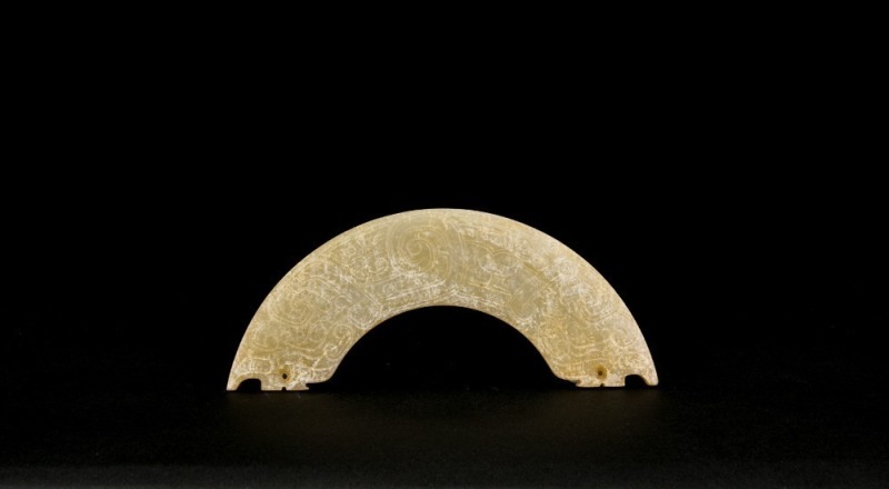 A Carved Jade Crescent Pendant with Dragon Motifs (Huang) Western Zhou Dynasty