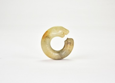 Coil Jade Dragon Pendant. Late Warring States to Early Western Han