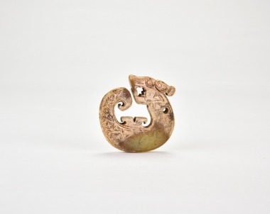 Late Warring States to Early Western Han Dynasty (circa 4th&ndash;2nd century BC). A Carved Jade &lsquo;Coiled-Tail Dragon&rsquo; Pendant.