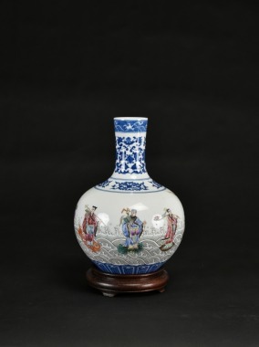 A Blue And White And Famille-Rose &ldquo;Eight Immortals&rdquo; Bottle Vase &ldquo;Da Qing Qianlong Nian Zhi&rdquo; Mark