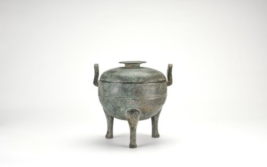 A Bronze Tripod Ritual Vessel (Ding)