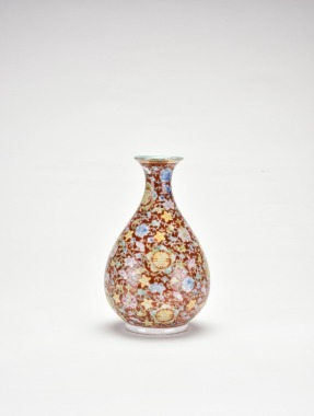 Late Qing To Republic Period. A Porcelain Vase.