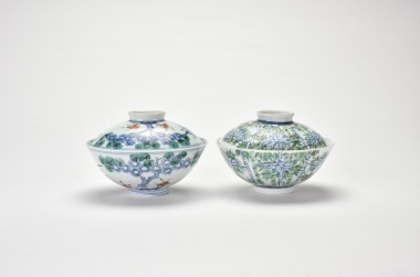 A Pair of Famille-Rose Covered Bowls. Mark and Period of Jiaqing (1796&ndash;1820).