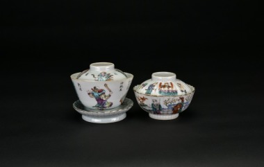 Late Qing Dynasty. A Famille Rose Figural Covered Bowl (Gaiwan).