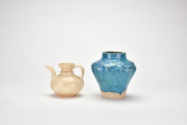 A Group of Two Ceramics. Qing Dynasty or Earlier.