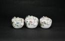 A Group of Three Famille-Rose Porcelain Teapots, Late Qing/Republic - 3