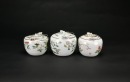 A Group of Three Famille-Rose Porcelain Teapots, Late Qing/Republic - 5