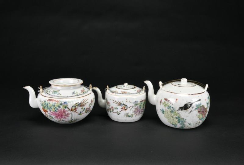 A Group of Three Famille-Rose Porcelain Teapots, Late Qing/Republic