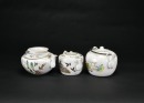 A Group of Three Famille-Rose Porcelain Teapots, Late Qing/Republic - 4