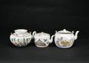 A Group of Three Famille-Rose Porcelain Teapots, Late Qing/Republic - 6