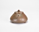 A Chinese Yixing Zisha Teapot, Marked &ldquo;Jingxuan Zisha Chayi Leyuan&rdquo; - 3