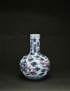 A Blue and Iron-Red &lsquo;Mythical Beast&rsquo; Decorated Long-Neck Vase, Qing Dynasty - 4