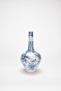 Late Qing. A Chinese Blue and White Long-Neck Vase, Qianlong Mark - 2
