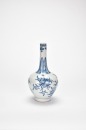 Late Qing. A Chinese Blue and White Long-Neck Vase, Qianlong Mark - 3