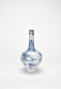 Late Qing. A Chinese Blue and White Long-Neck Vase, Qianlong Mark - 4