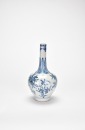 Late Qing. A Chinese Blue and White Long-Neck Vase, Qianlong Mark - 6