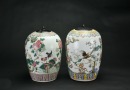19th Century - Two Famille Rose Porcelain Covered Jars with Bird-and-Flower Decoration - 4