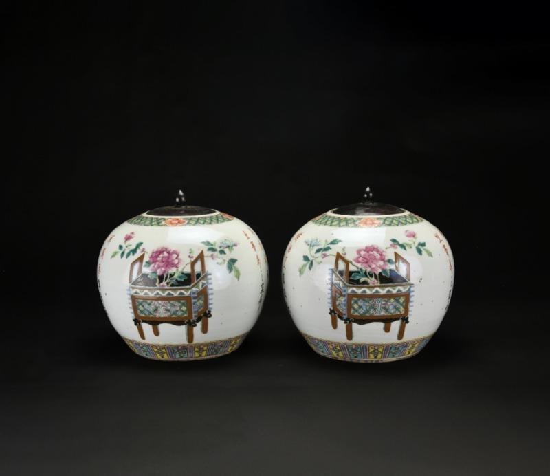19th Century - A Pair of Famille Rose Porcelain Covered Jars with Antiquities and Floral Decoration