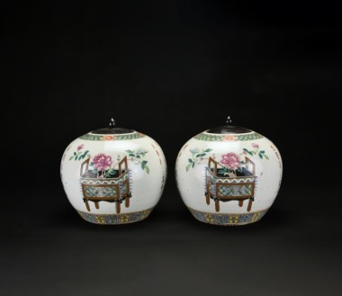 19th Century - A Pair of Famille Rose Porcelain Covered Jars with Antiquities and Floral Decoration