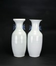 A Pair of Blue and White &lsquo;Antiques&rsquo; Vases with Openwork Handles In Qing Dynasty - 3